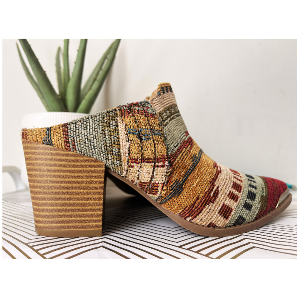 Wonderly Southwestern Boho Fey block heel clogs women's size 7
